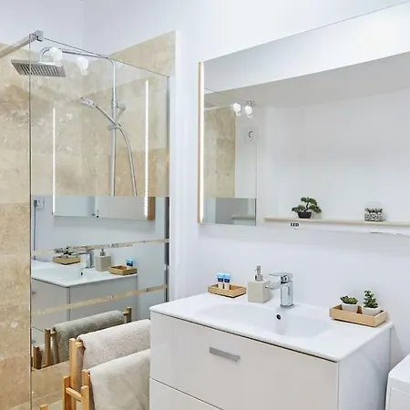 公寓 Breeze Way Apartment, 10 Metri De Plaja *