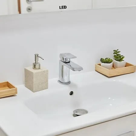 Breeze Way Apartment, 10 Metri De Plaja 公寓 *